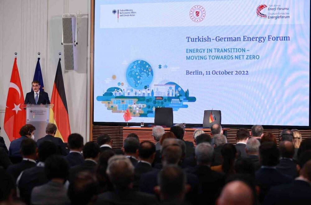 Enerji ve Tabii Kaynaklar Bakanı Dönmez: "Türkiye, kritik roller üstlenebilir"