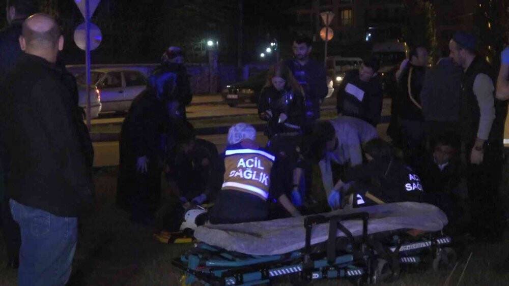 İşçi taşıyan servis minibüsü kamyonetle çarpıştı: 4 kişi yaralandı