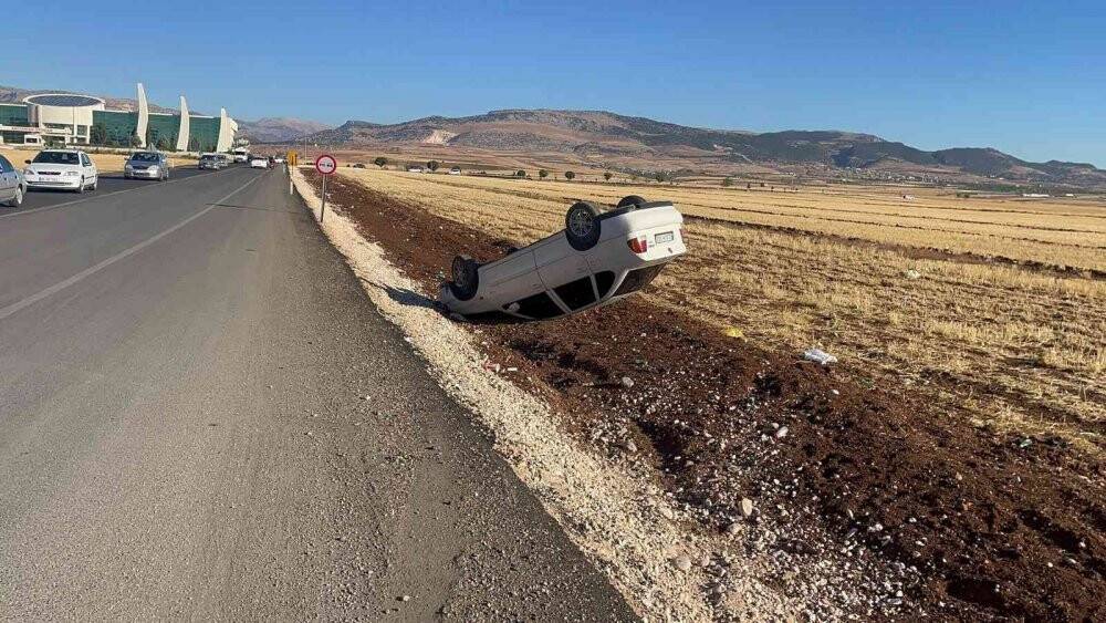 Kontrolden çıkan otomobil takla attı: 2 yaralı