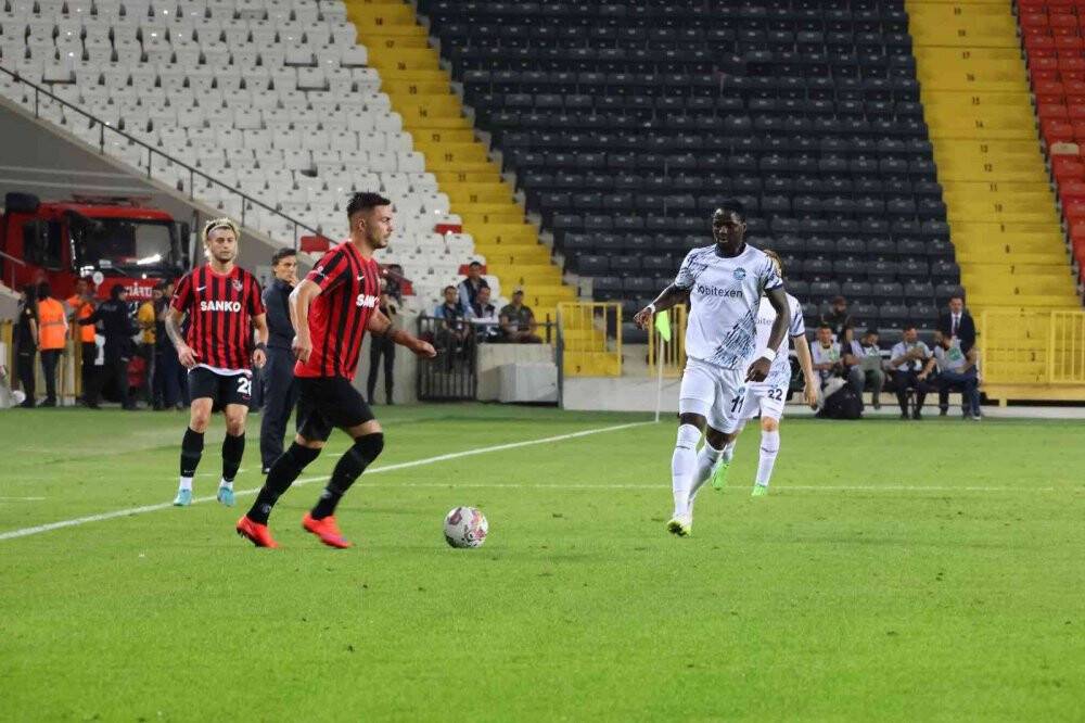 Konyaspor zirveyi bırakmadı