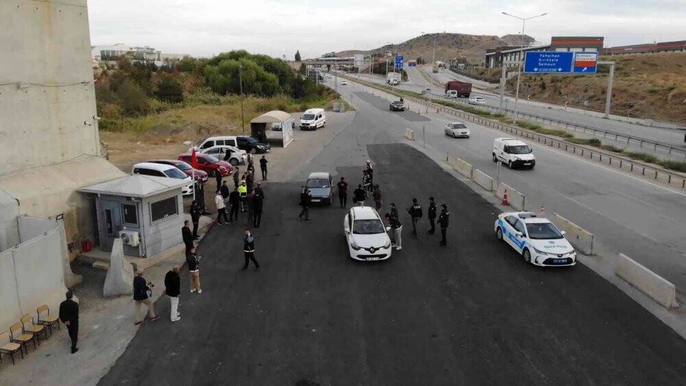 43 ilin geçiş güzergahında yoğunlaştırılmış denetim: Araçlar didik didik arandı, sürücüler sorgulandı