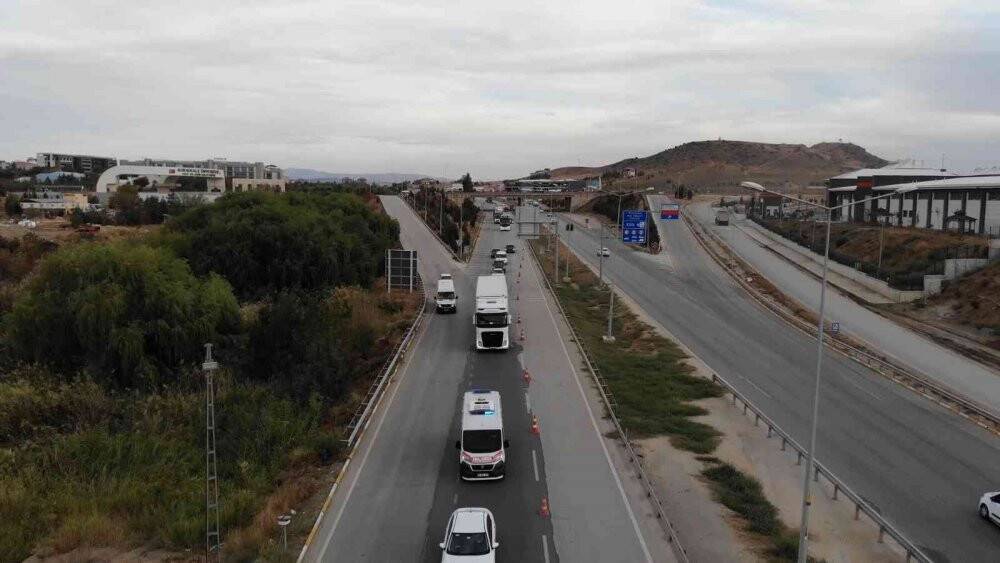 43 ilin geçiş güzergahında yoğunlaştırılmış denetim: Araçlar didik didik arandı, sürücüler sorgulandı