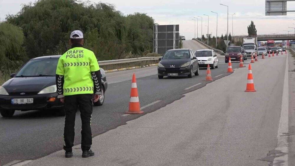 43 ilin geçiş güzergahında yoğunlaştırılmış denetim: Araçlar didik didik arandı, sürücüler sorgulandı