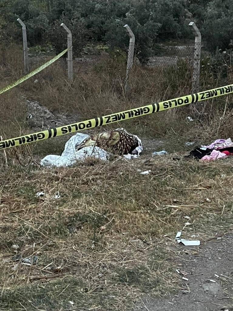 Fare zehri verdiği eşini boğarak öldüren koca adliyeye sevk edildi