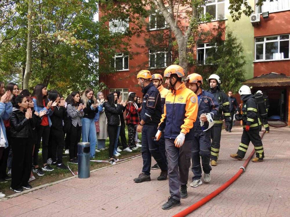 Gerçeğini aratmayan tatbikat nefes kesti