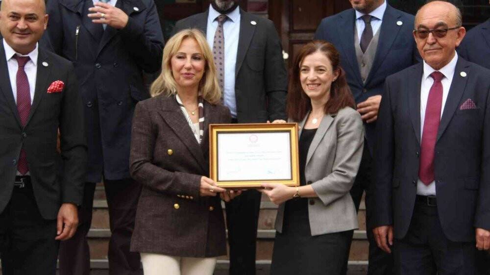 Türkiye’nin ilk kadın Ticaret ve Sanayi Odası Başkanı görevini devraldı