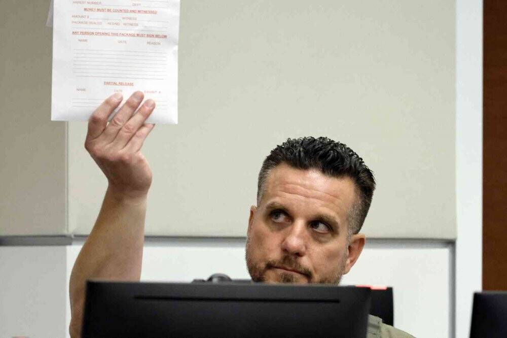 ABD’de okulda 17 kişiyi öldüren silahlı saldırganın şartlı tahliyesiz müebbet hapsi istendi