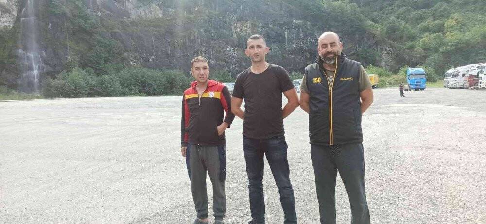 Heyelan nedeniyle kapanan Hopa-Kemalpaşa karayolu trafiğe açıldı