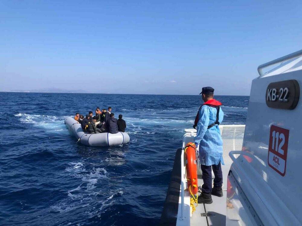İzmir açıklarında 48 düzensiz göçmen kurtarıldı