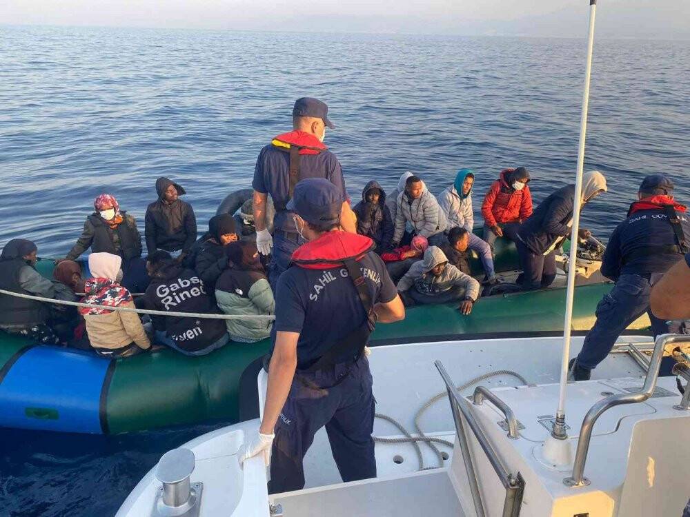 İzmir açıklarında 48 düzensiz göçmen kurtarıldı
