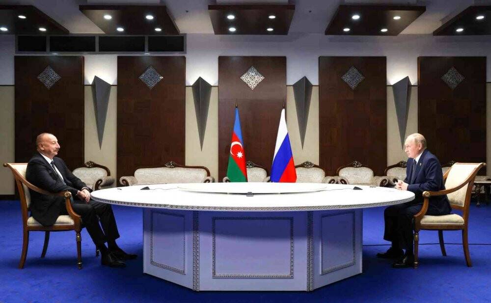 Putin ve Aliyev Astana’da bir araya geldi