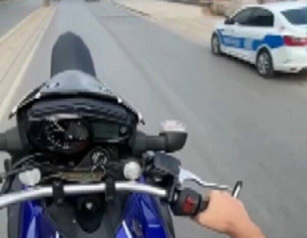 Trafik polisinin önünde şov yapmaya kalkıştı, sanal devriyeden kaçamadı