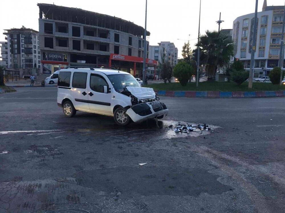 Adıyaman’da iki araç çarpıştı: 6 yaralı