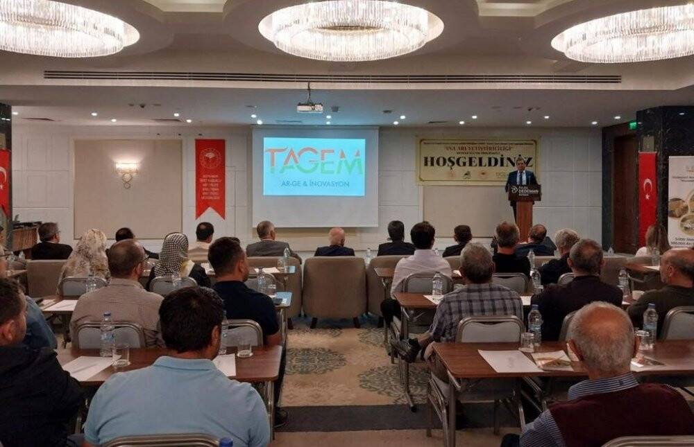 Arı yetiştiricilerine eğitim verildi