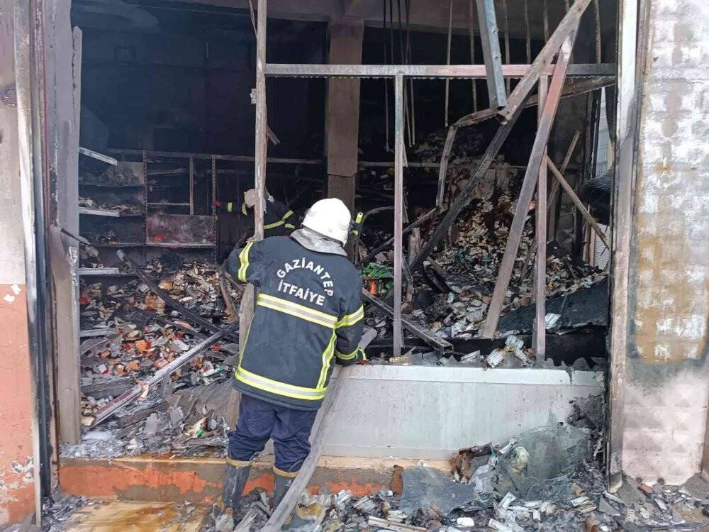 Ecza deposunda korkutan yangın