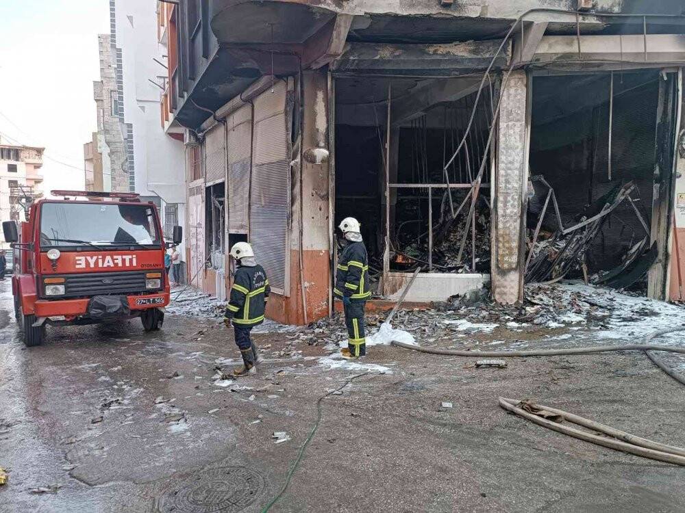 Ecza deposunda korkutan yangın