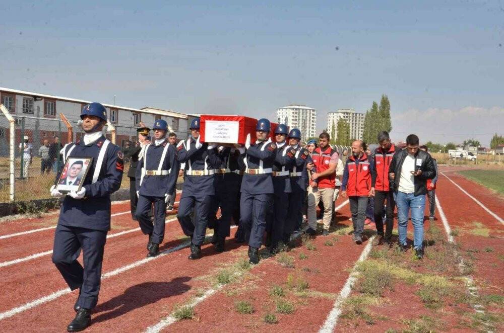 Şehit Uzman Çavuş Kürşat Sert son yolculuğuna uğurlanıyor