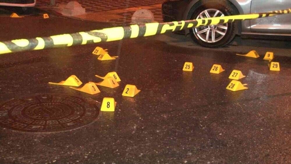 Bahçelievler’de bir işyerine uzun namlulu silahlarla saldırı düzenlendi: 1’i ağır 5 yaralı