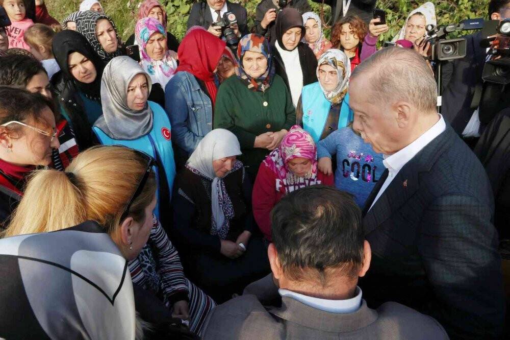 Maden ocağındaki patlamada hayatını kaybeden işçiler son yolculuğuna uğurlandı