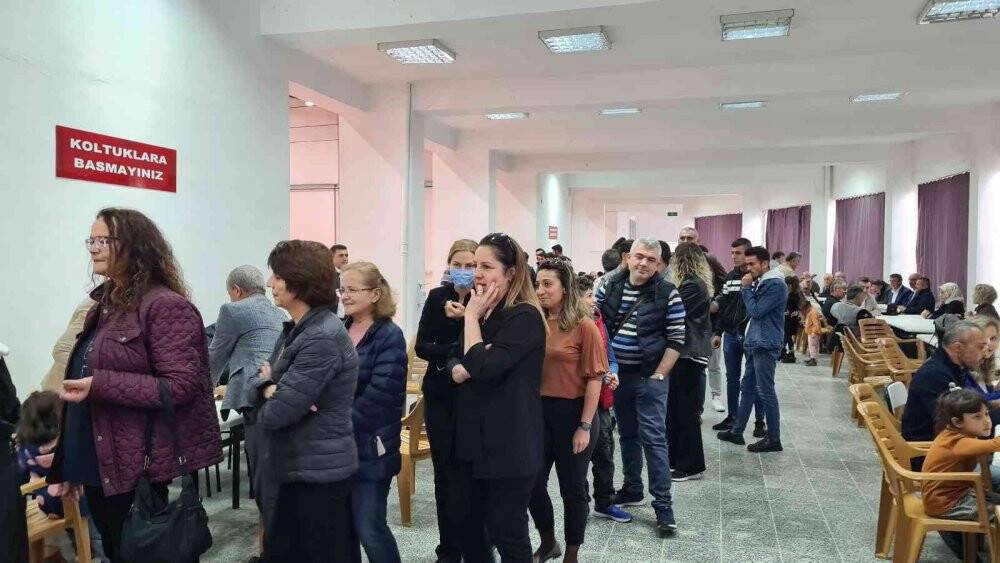 Ölen madenciler anısına pilav dağıttı