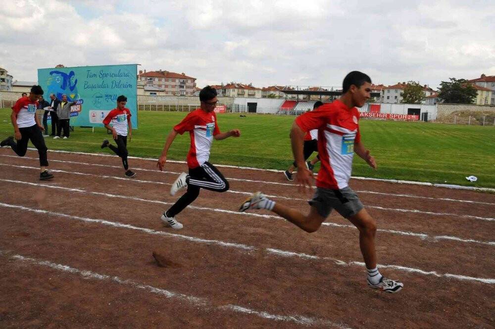 Akşehir’de 4. Zekai Baloğlu Atletizm Yarışmasına yoğun ilgi