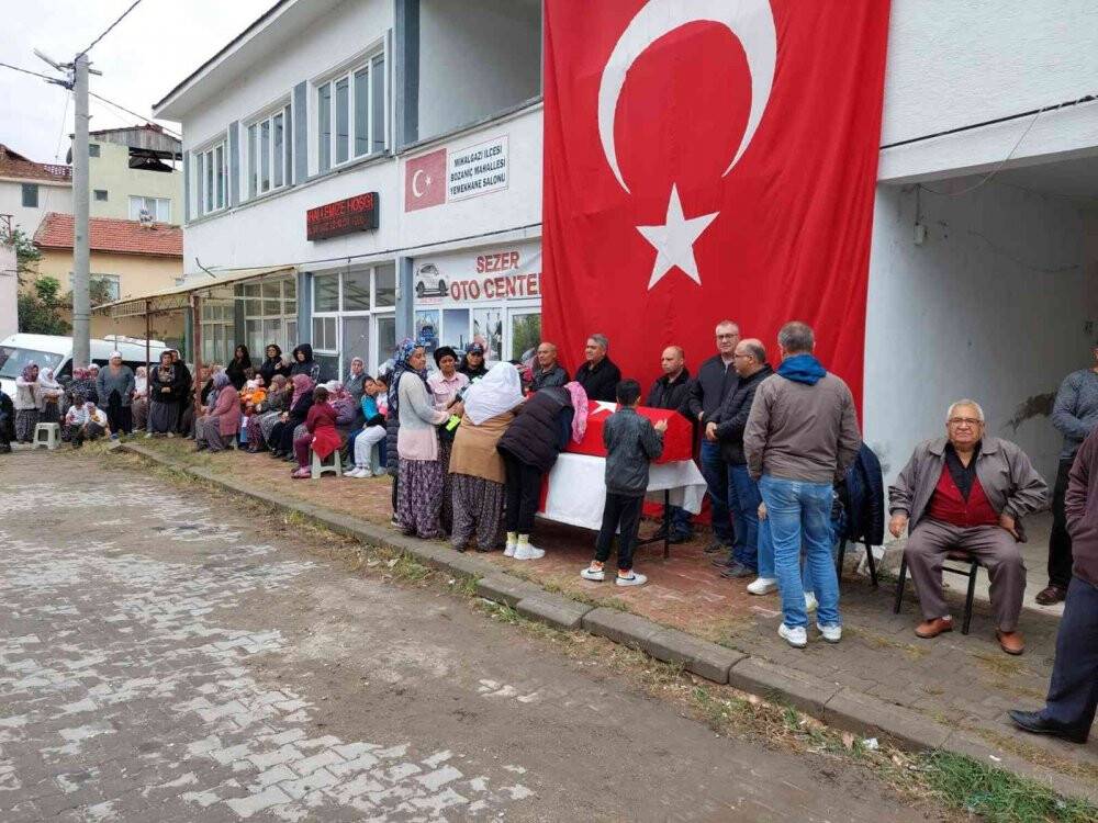 Beyin kanaması nedeniyle hayatını kaybeden polis memuru memleketinde toprağa verildi