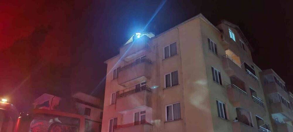 Kastamonu’da çatıda çıkan yangın büyümeden söndürüldü