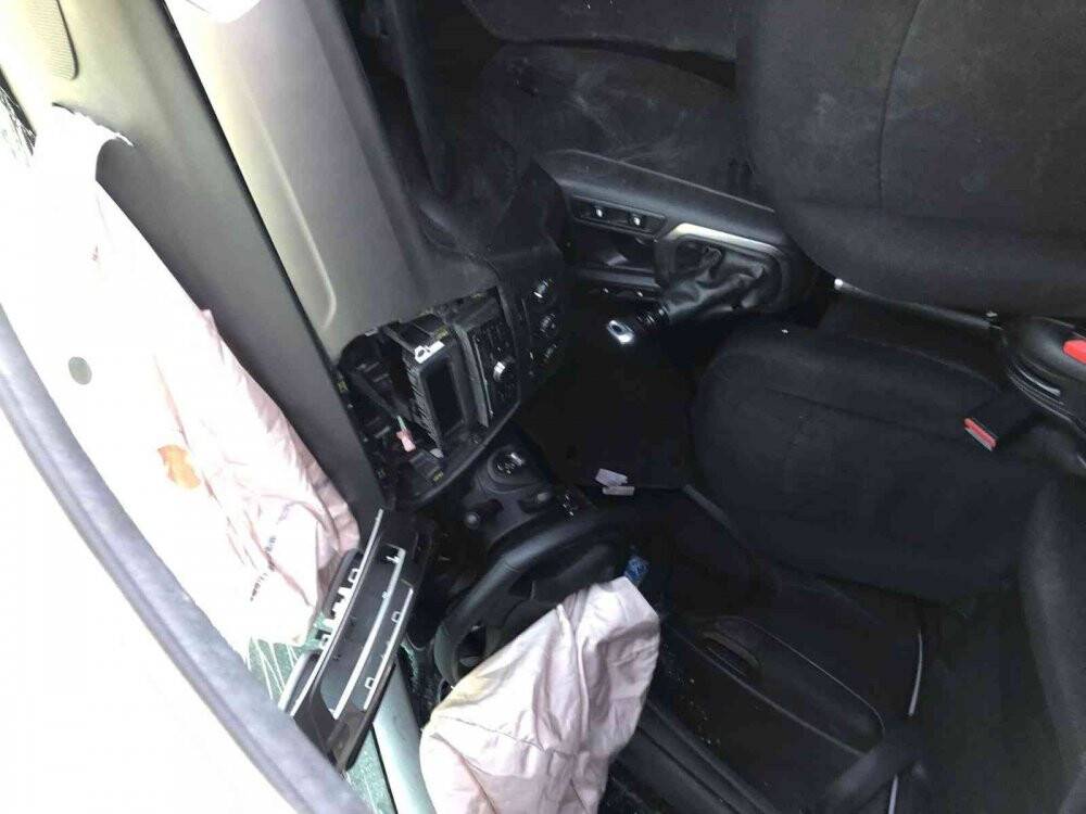 Rize’de park halindeki otomobile çarpıp takla attı: 2 yaralı