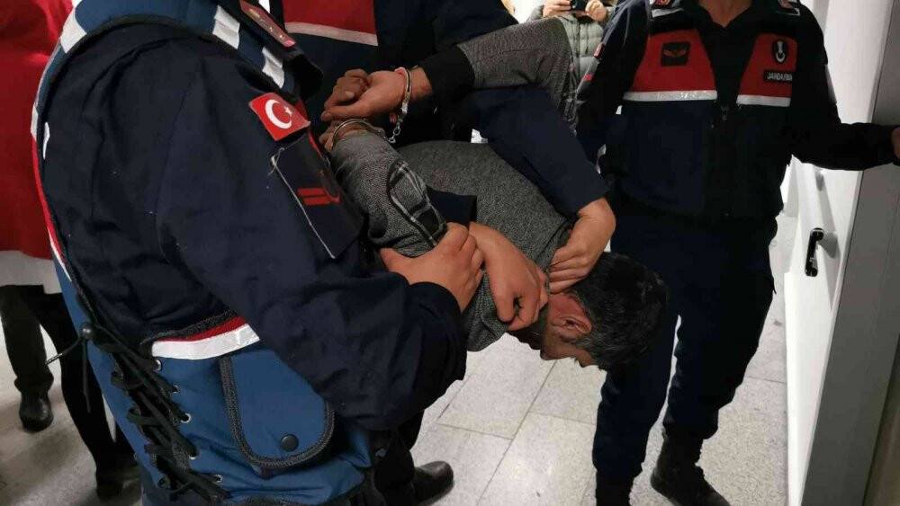 Aksaray-Konya Kara Yolu'nda  otobüsten kaçan sınır dışı mülteci emniyet ve jandarmayı alarma geçirdi