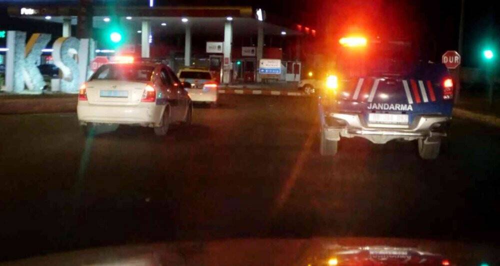 Aksaray-Konya Kara Yolu'nda  otobüsten kaçan sınır dışı mülteci emniyet ve jandarmayı alarma geçirdi