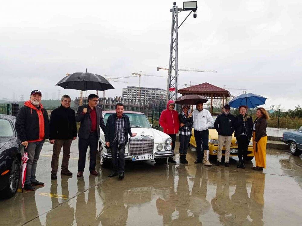 İstanbul’dan yola çıkan klasik otomobillerin son durağı Edirne oldu