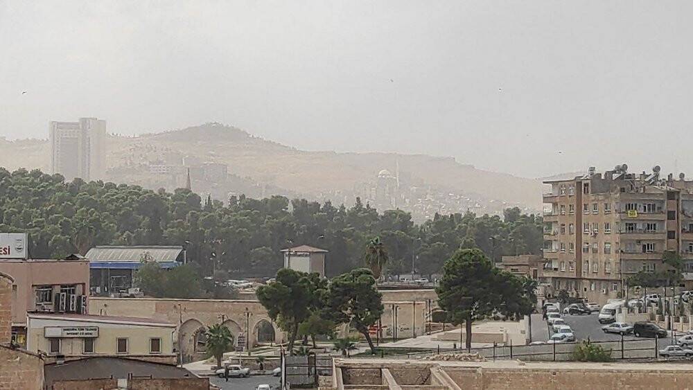 Şanlıurfa’da fırtına zor anlar yaşattı