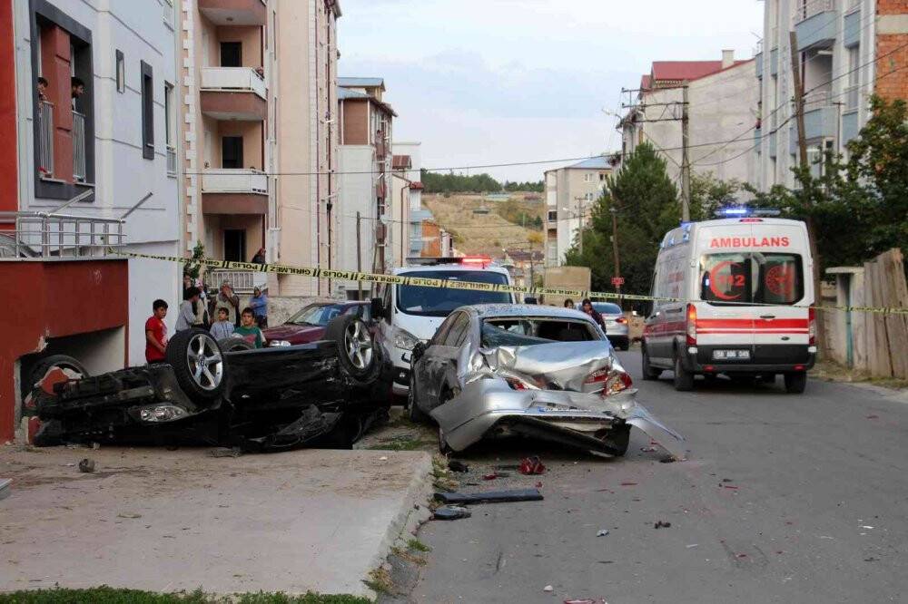 Ters dönen otomobilden çıkıp olay yerinden kaçtı