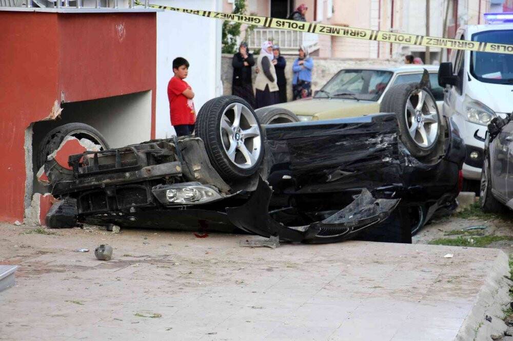 Ters dönen otomobilden çıkıp olay yerinden kaçtı