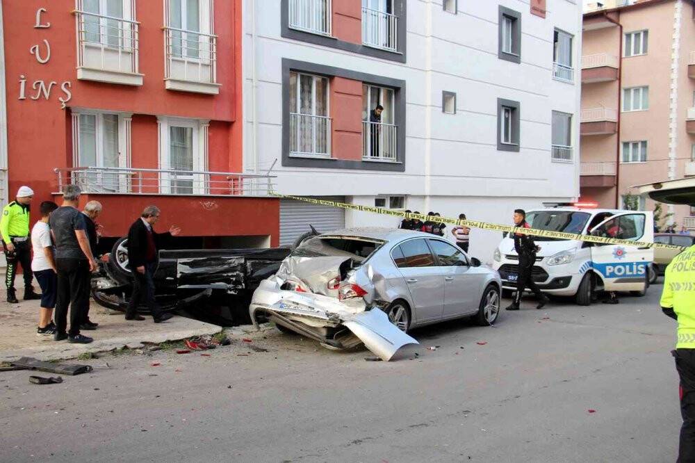 Ters dönen otomobilden çıkıp olay yerinden kaçtı