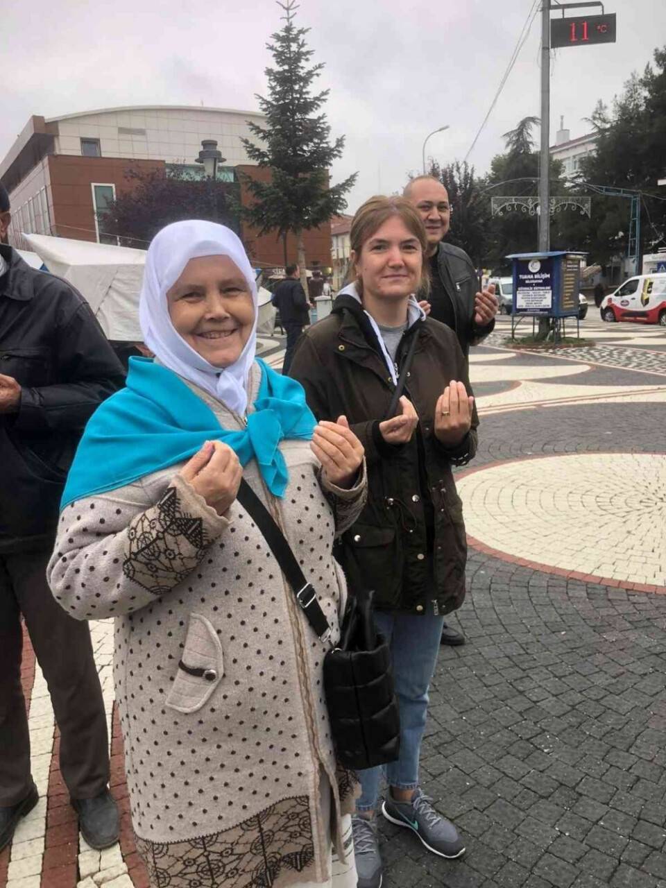 Umre yolcuları kutsal topraklara uğurlandı