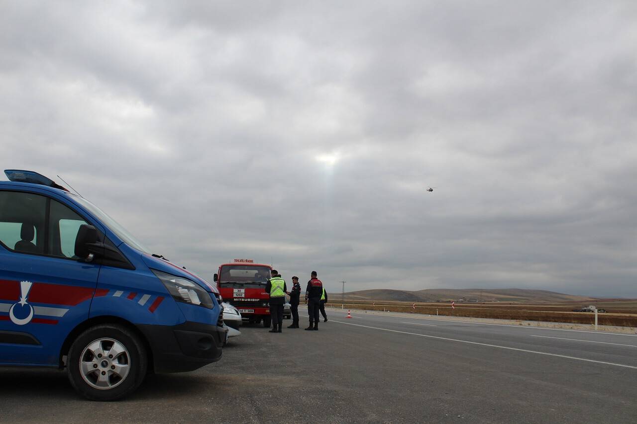 aa-20221018-29187582-29187579-yunakta-helikopter-destekli-trafik-denetimi-yapildi-1.jpg