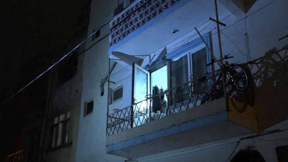 Husumetlisini balkonda görünce kurşun yağdırdı, 2 kişi yaralandı