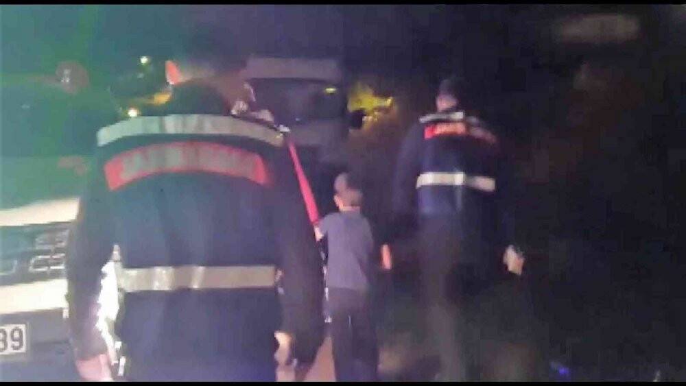 Öz çocuklarını kaçırıp, sevgilisine eski kocasından fidye istetti