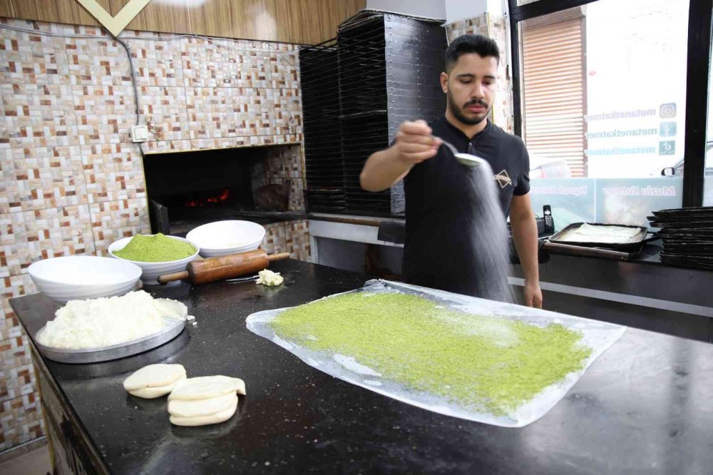 Antep fıstığı ve kaymağın buluştuğu lezzet: Katmer