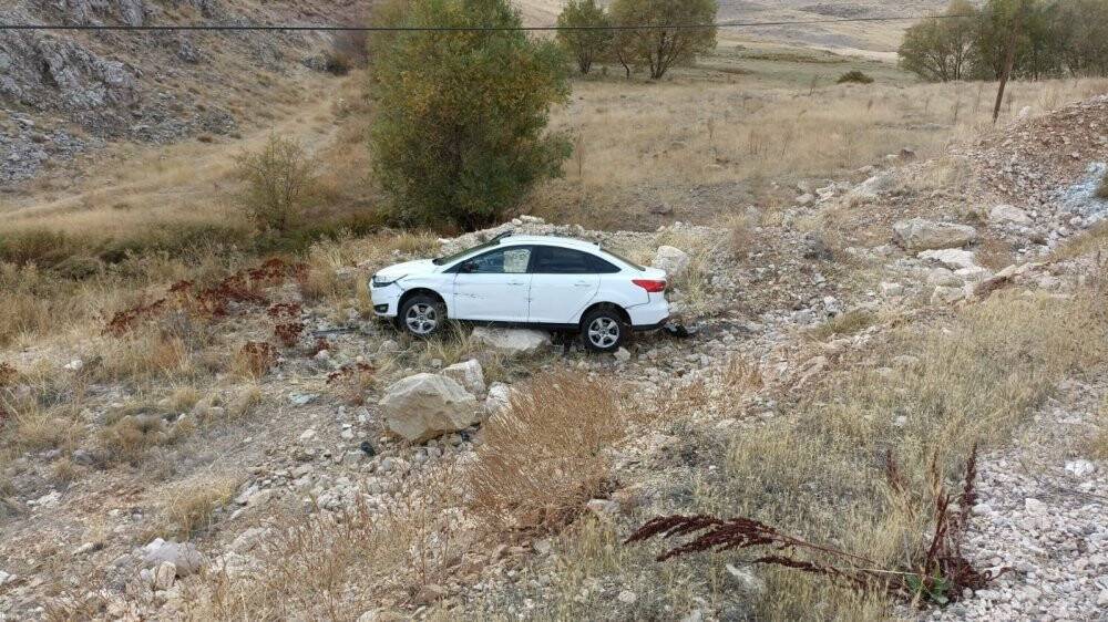 Düğüne giderken şarampole uçtular