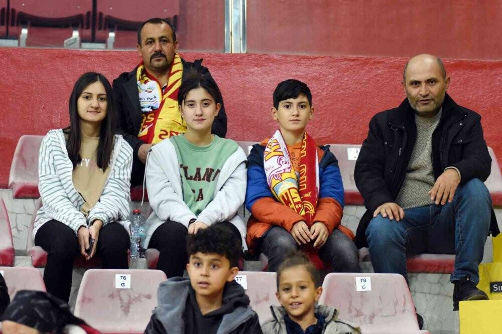 Kayserispor - Galatasaray maçını 16 bin 758 kişi izledi