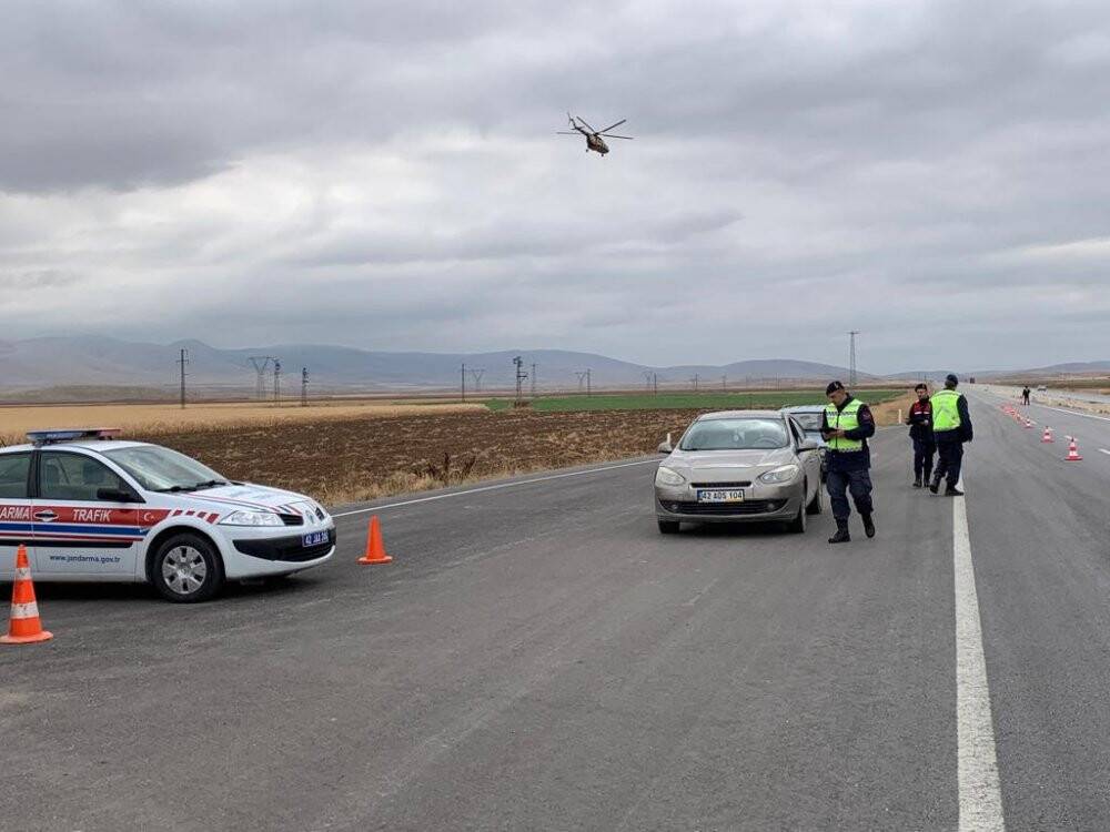 Konya'da jandarmadan helikopter destekli trafik denetimi