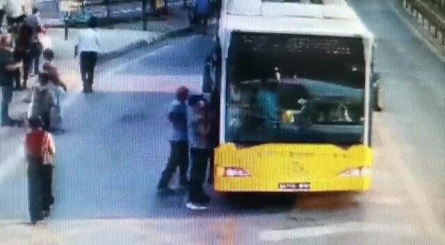 Otobüse binerken telefonu çalınan yolcunun o anları kamerada