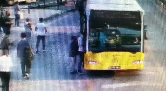 Otobüse binerken telefonu çalınan yolcunun o anları kamerada