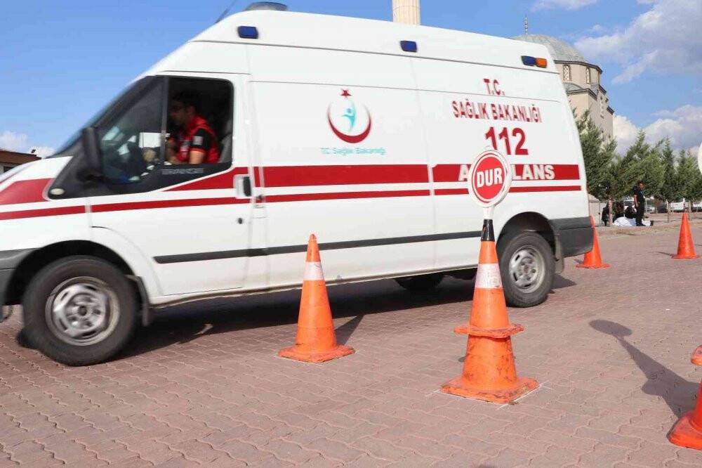 112 ekibine ambulans sürüş eğitimi verildi