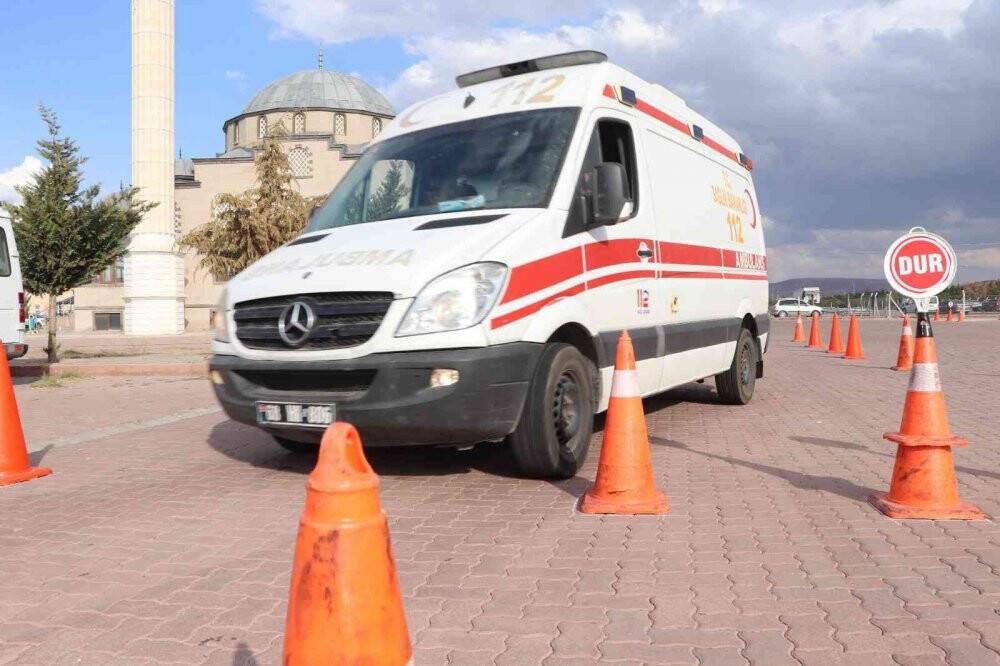 112 ekibine ambulans sürüş eğitimi verildi