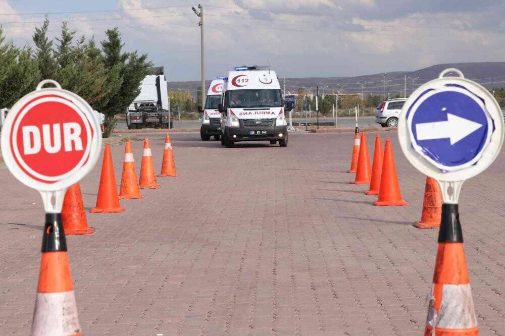 112 ekibine ambulans sürüş eğitimi verildi