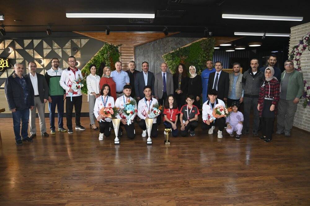 Başkan Pekyatırmacı Milli Sporcu ve aileleri ile buluştu