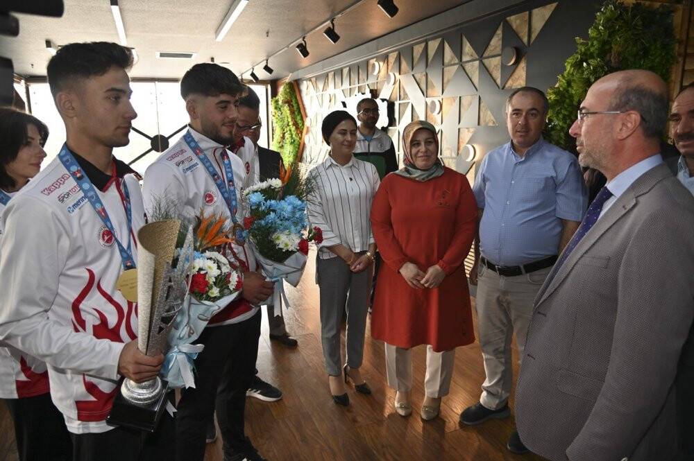 Başkan Pekyatırmacı Milli Sporcu ve aileleri ile buluştu